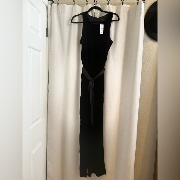 NWT Ann Taylor Black Velvet Sleeveless Jumpsuit size 4 - Picture 3 of 5